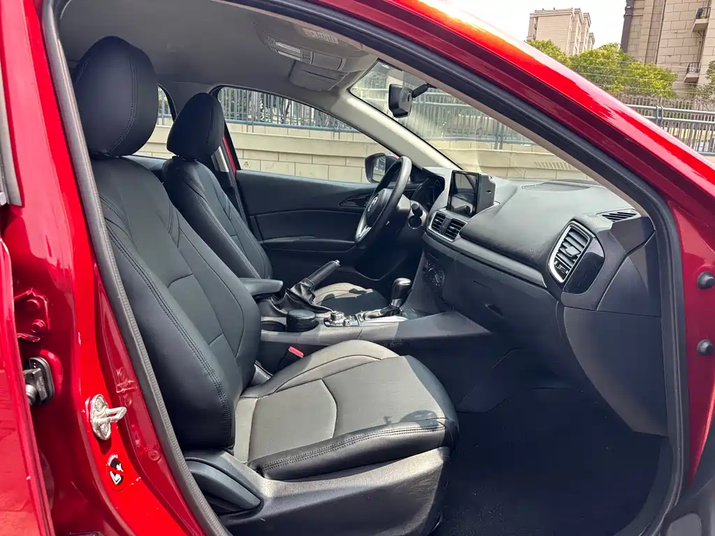 Mazda 3 Axela 2015 — фото 10
