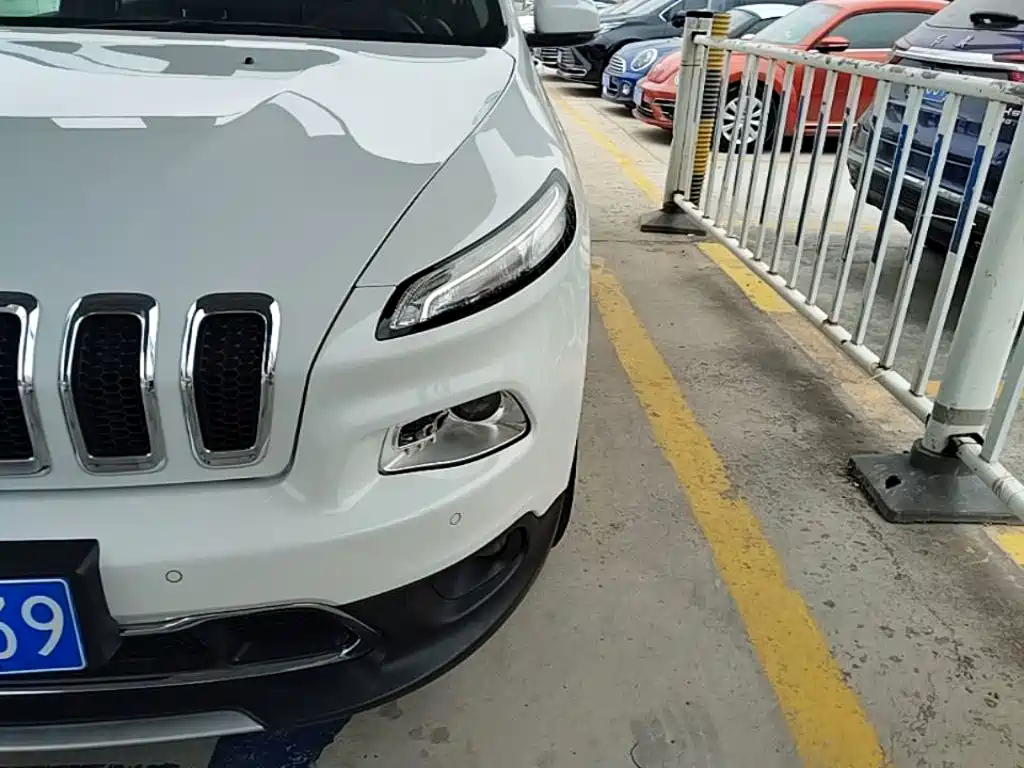 Jeep Cherokee 2016 — фото 24