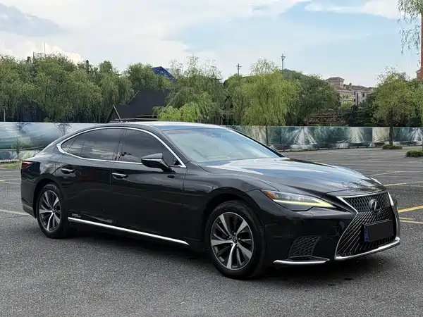 Lexus LS 2022