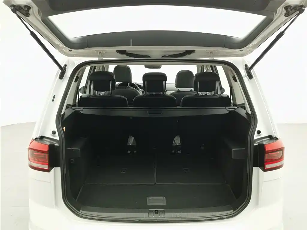 Volkswagen Touran 2018 — фото 16
