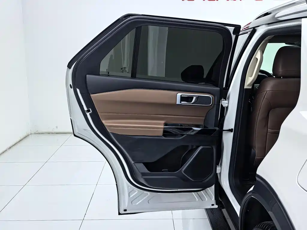 Ford Explorer 2023 — фото 23