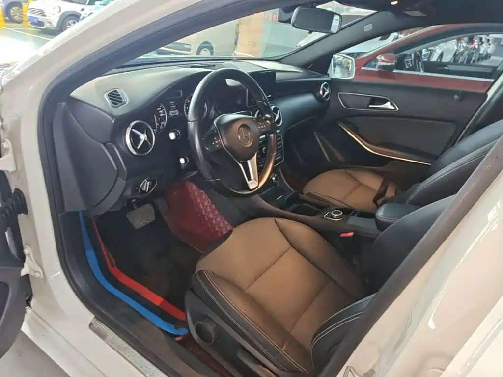 Mercedes-Benz A-Class 2015 — фото 16