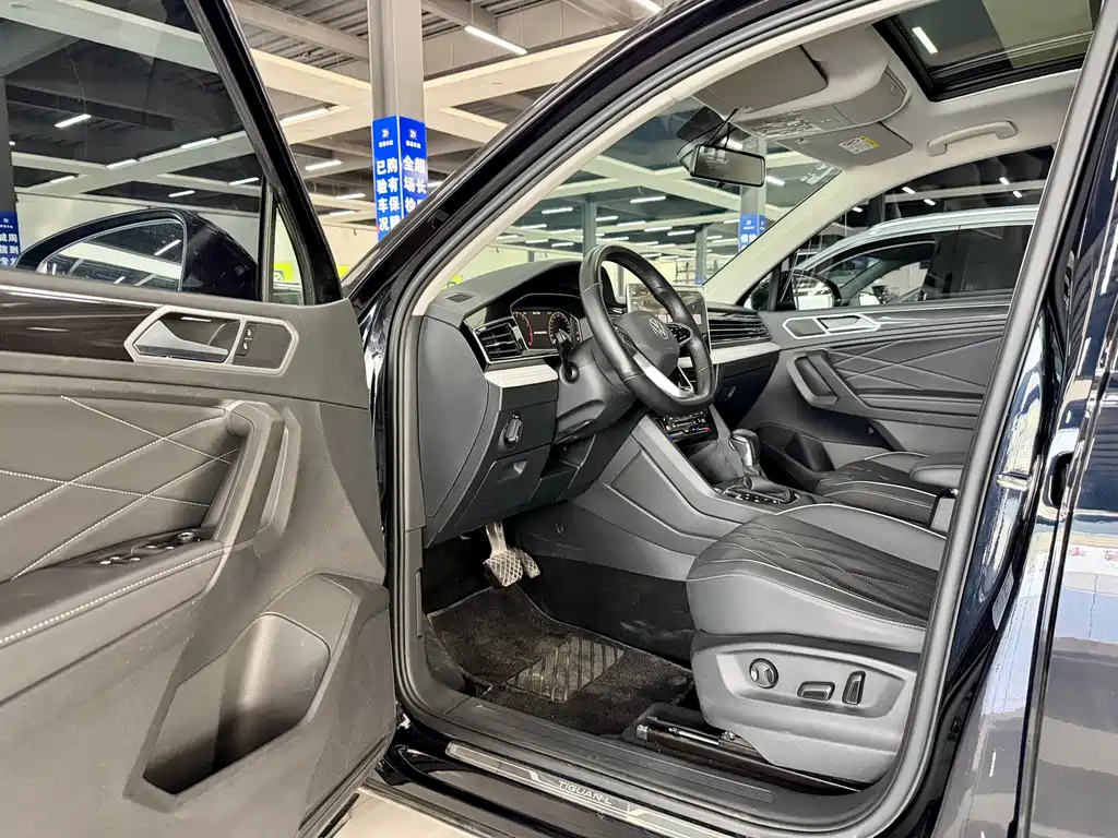 Volkswagen Tiguan L 2023 — фото 4