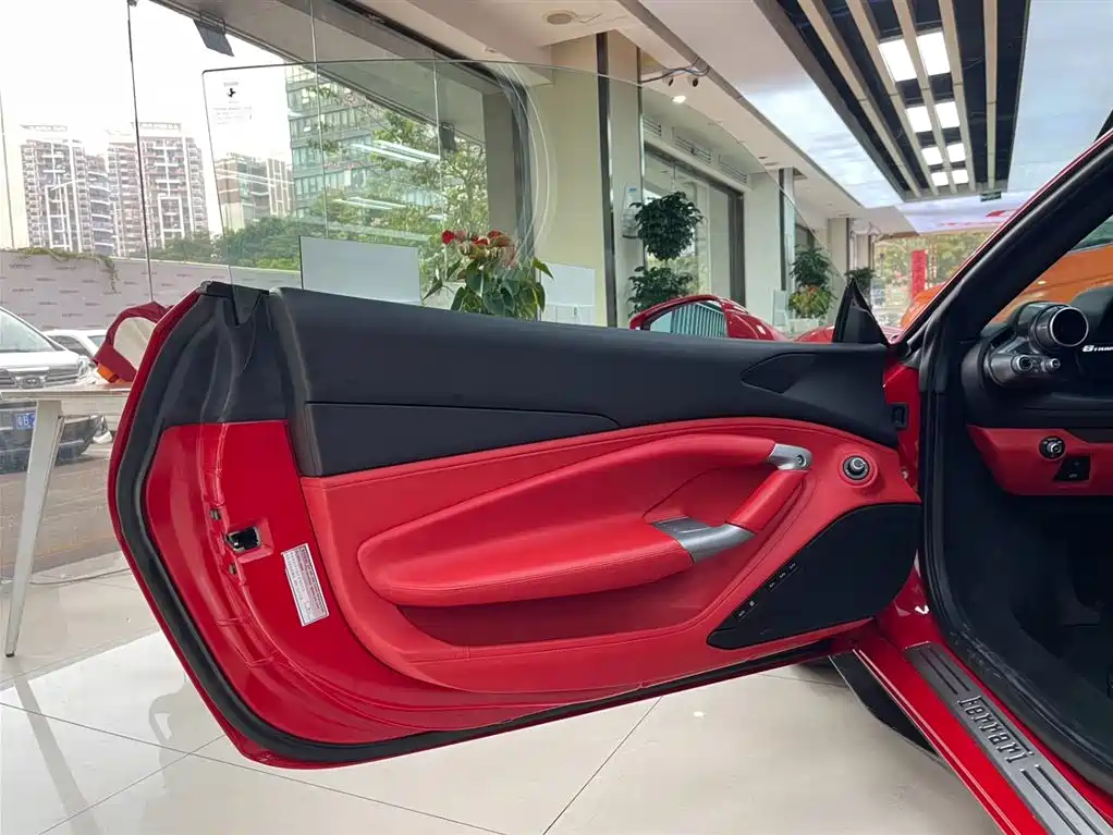 Ferrari F8 2021 — фото 14