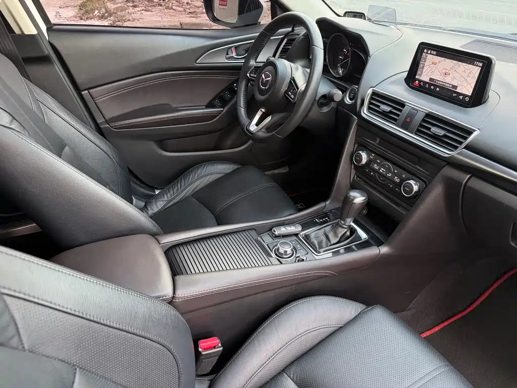 Mazda 3 Axela 2018 — фото 14