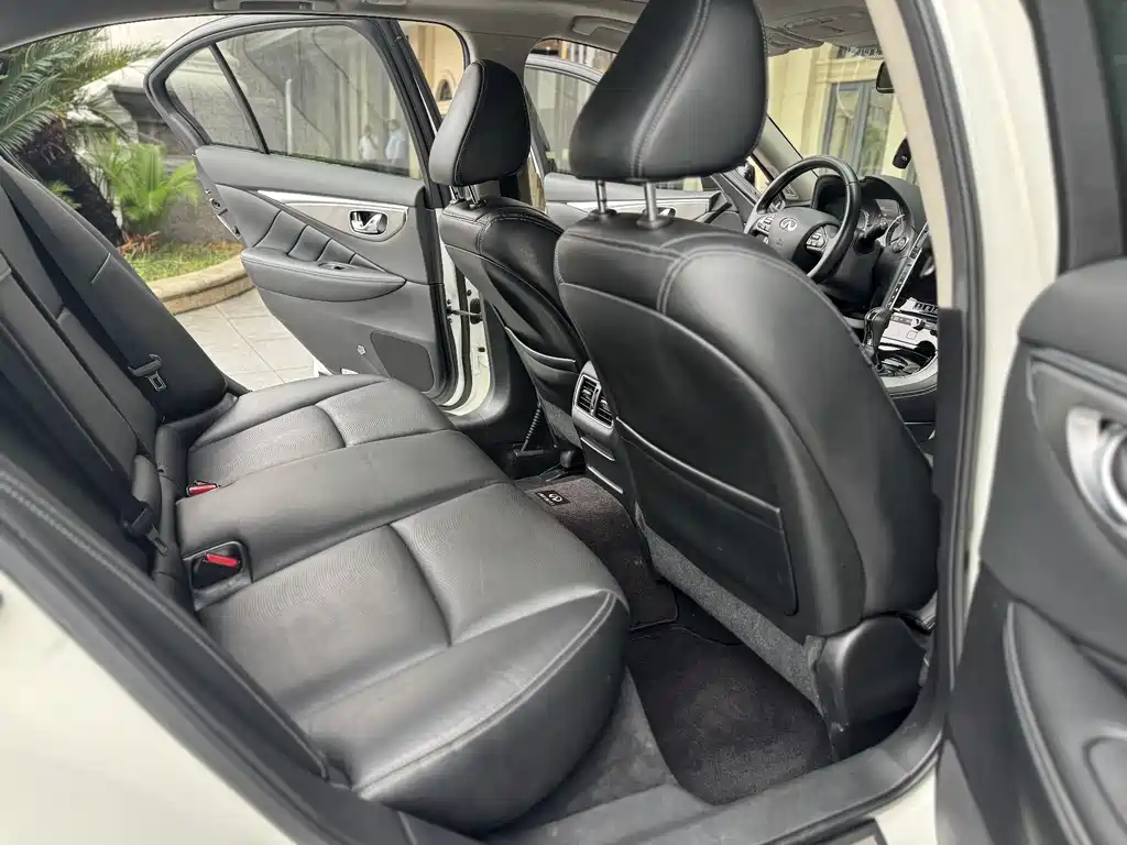 Infiniti Q50L 2015
