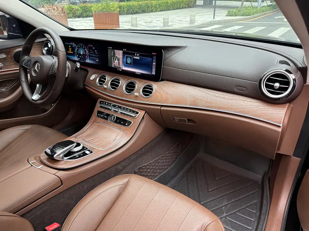 Mercedes-Benz E-Class 2017 — фото 18