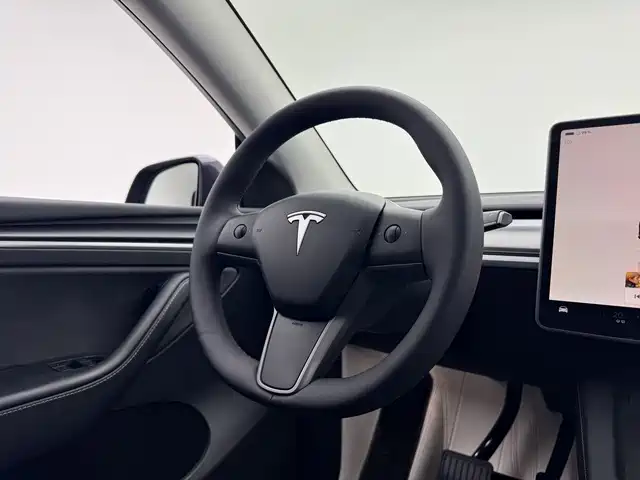 Tesla Model Y 2024 — фото 8