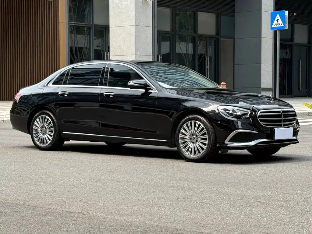Mercedes-Benz E-Class 2022 — фото 3