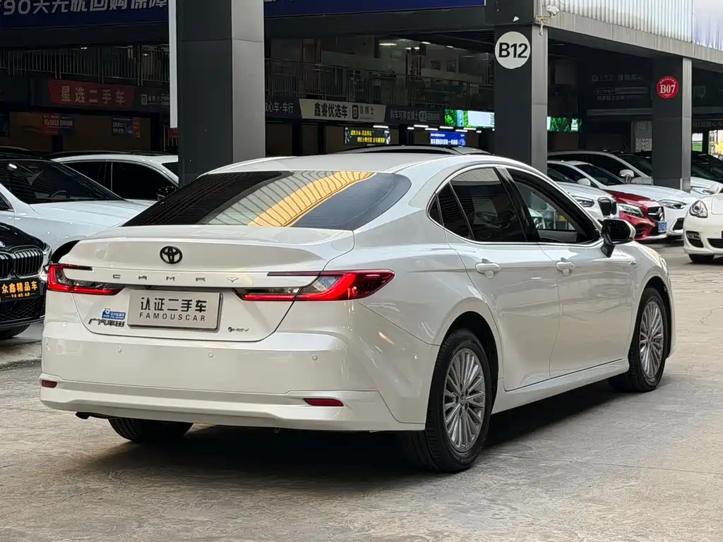 Toyota Camry 2025 — фото 4