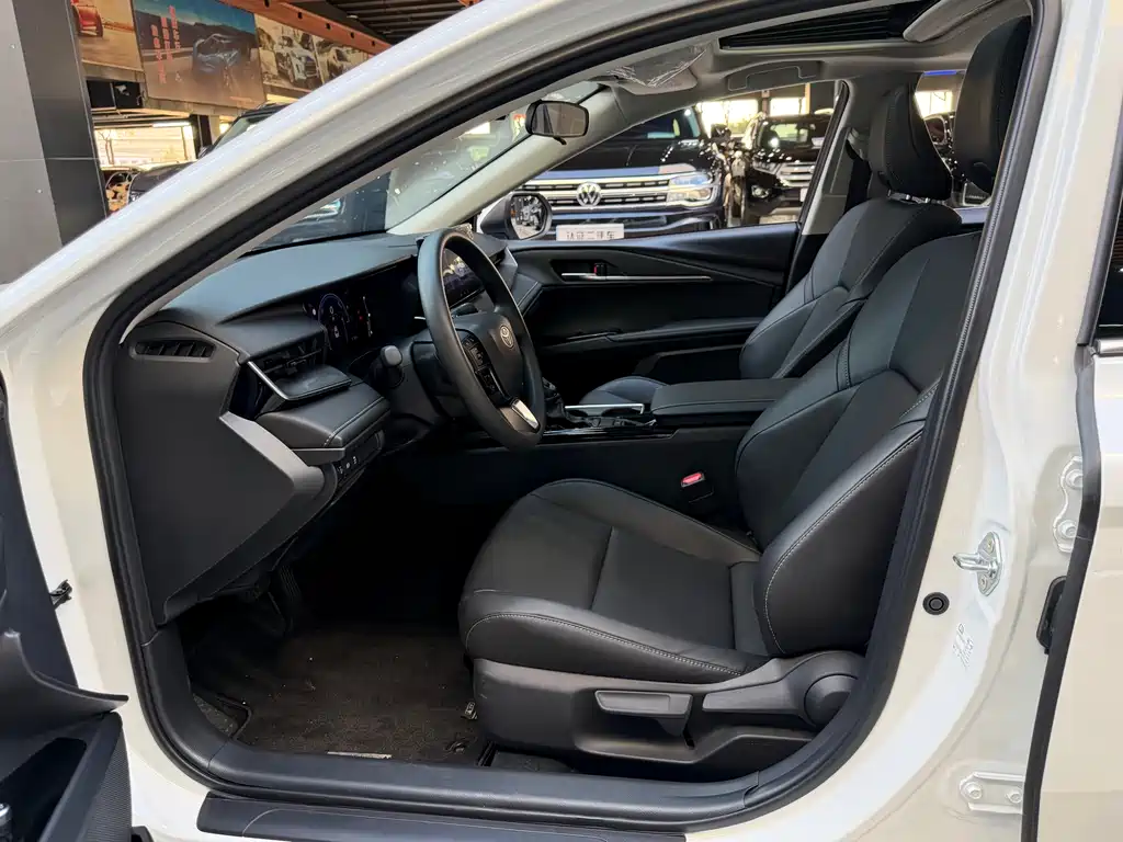 Toyota Camry 2025 — фото 12