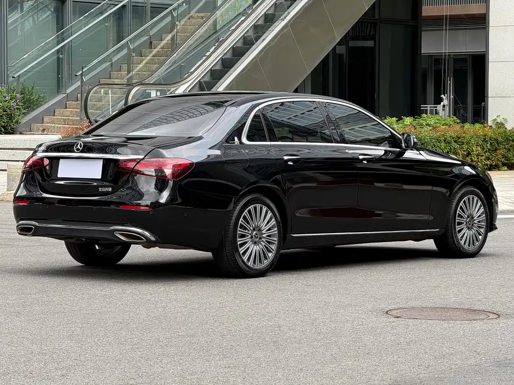 Mercedes-Benz E-Class 2022 — фото 4