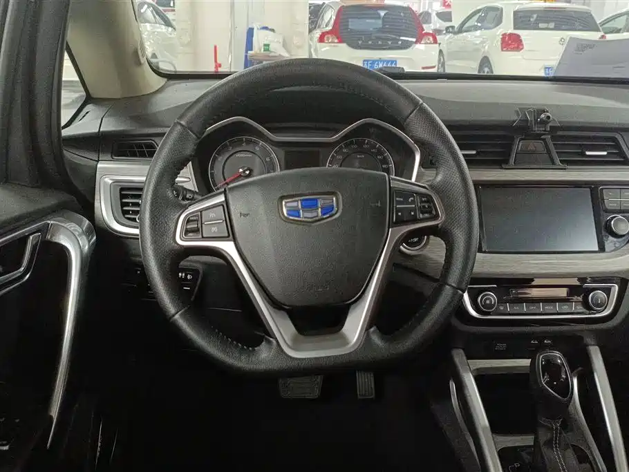 Geely Vision X3 2019 — фото 15
