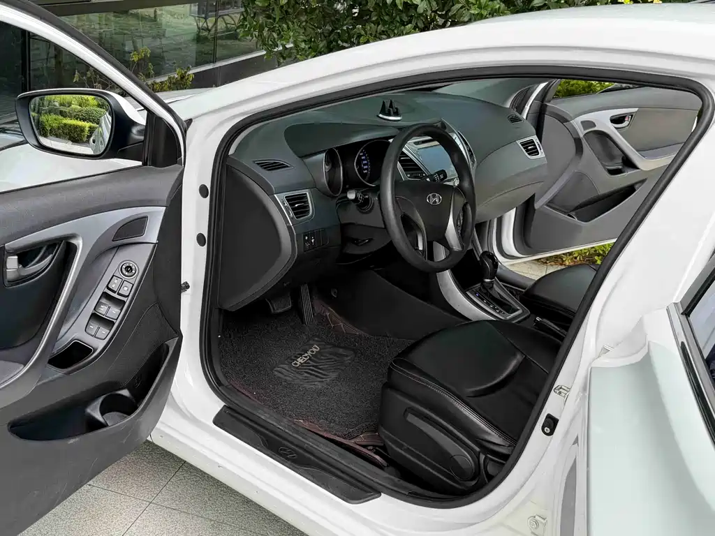 Hyundai Elantra Langdong 2016 — фото 11