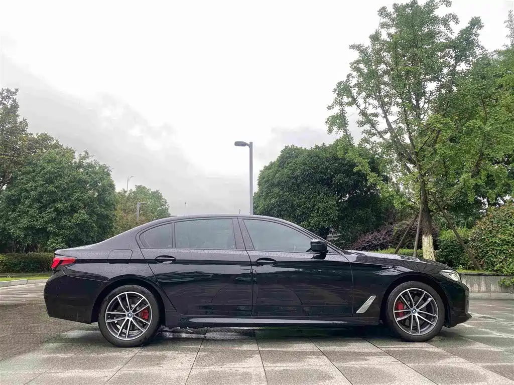 BMW 5 Series New Energy 2022 — фото 14