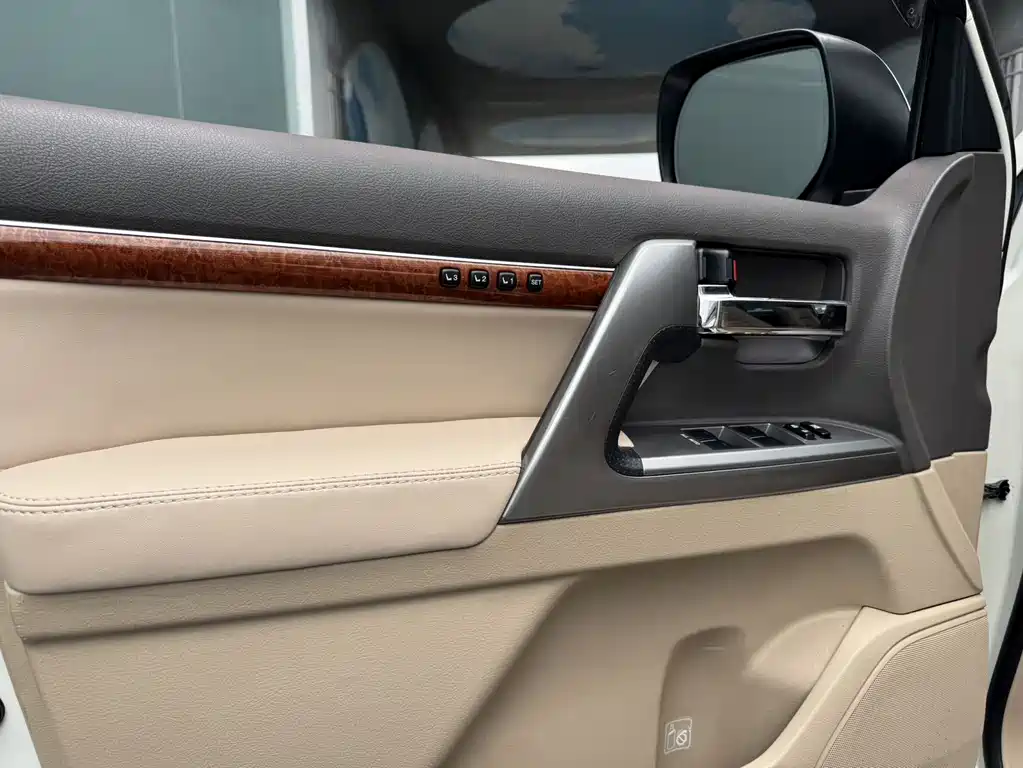 Toyota Land Cruiser 2014 — фото 10