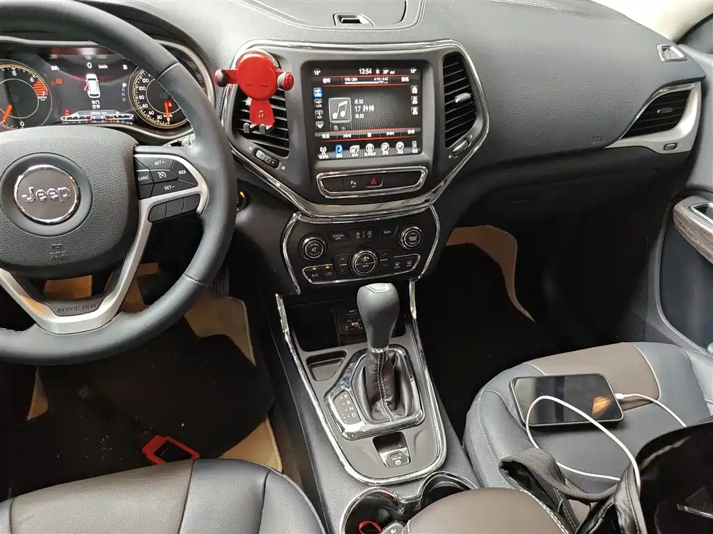 Jeep Cherokee 2017 — фото 13