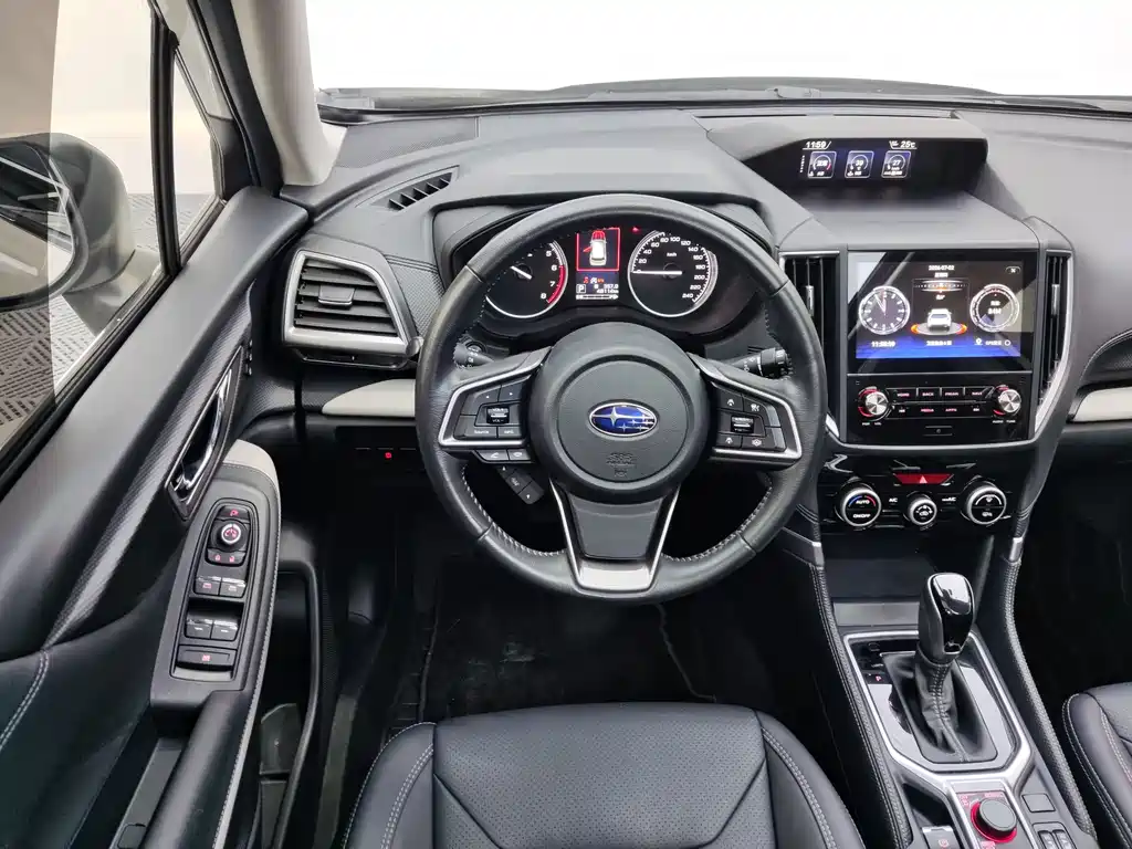 Subaru Forester 2022 — фото 13