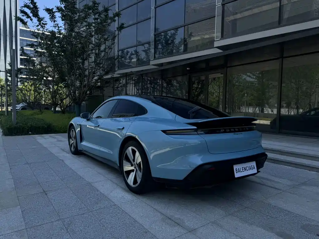 Porsche Taycan 2021 — фото 13