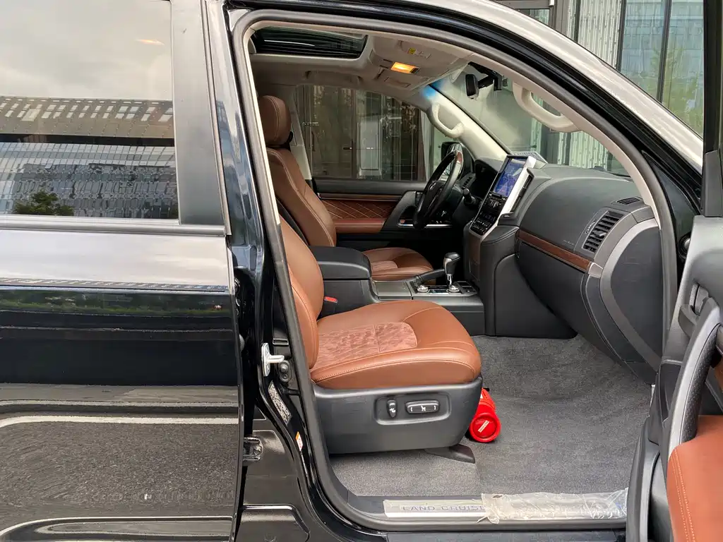 Toyota Land Cruiser 2019 — фото 18