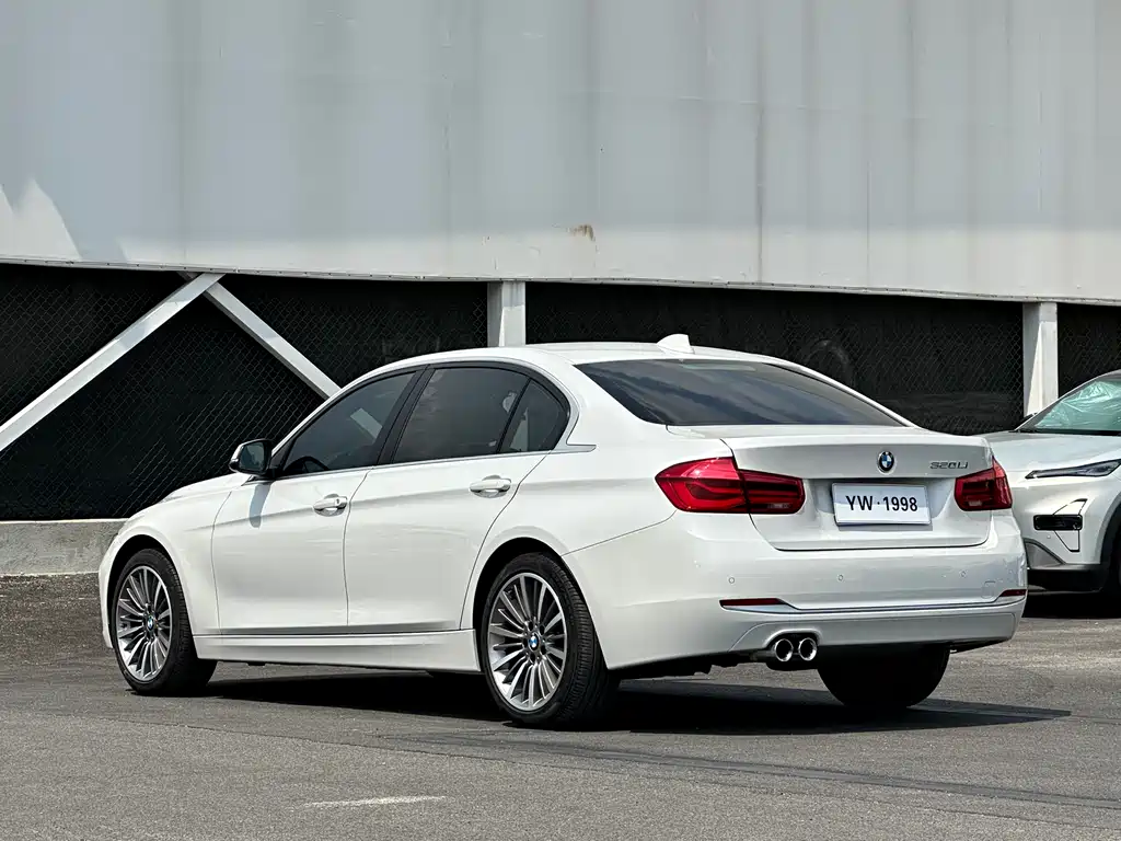 BMW 3 Series 2019 — фото 7