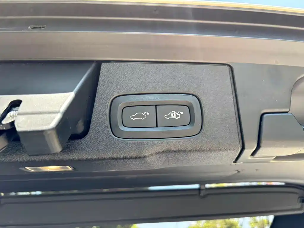 Volvo XC60 2021 — фото 23