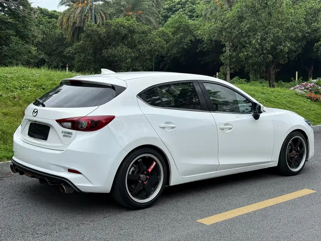 Mazda 3 Axela 2019 — фото 7