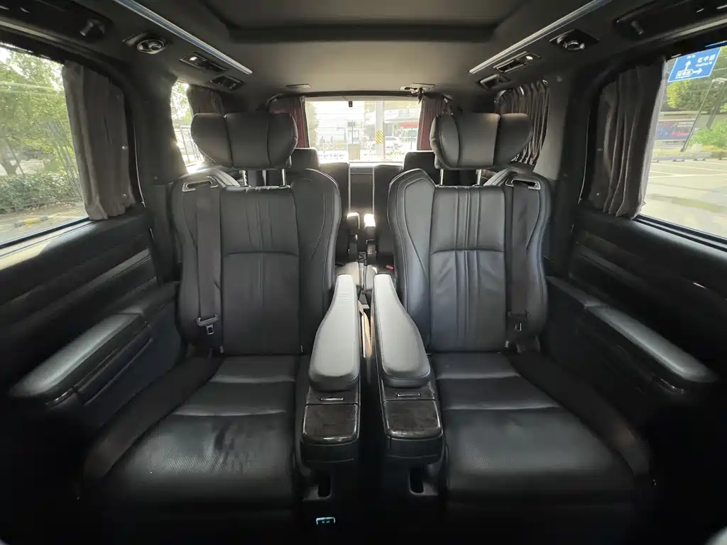 Toyota Alphard 2018 — фото 24