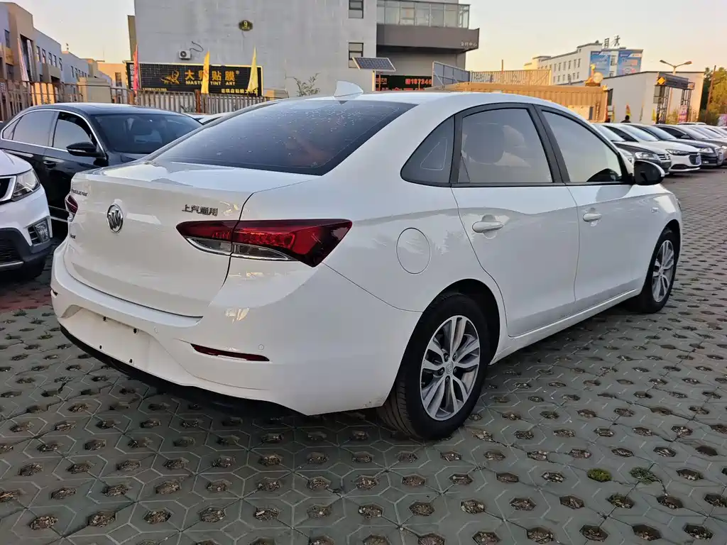 Buick Excelle 2018 — фото 9