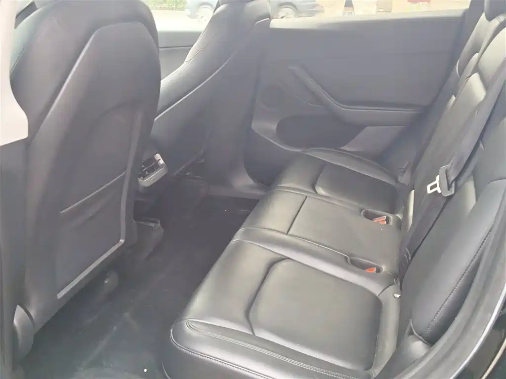 Tesla Model Y 2023 — фото 13