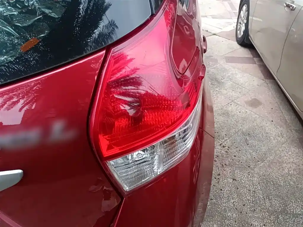 Toyota Yaris L 2015 — фото 8