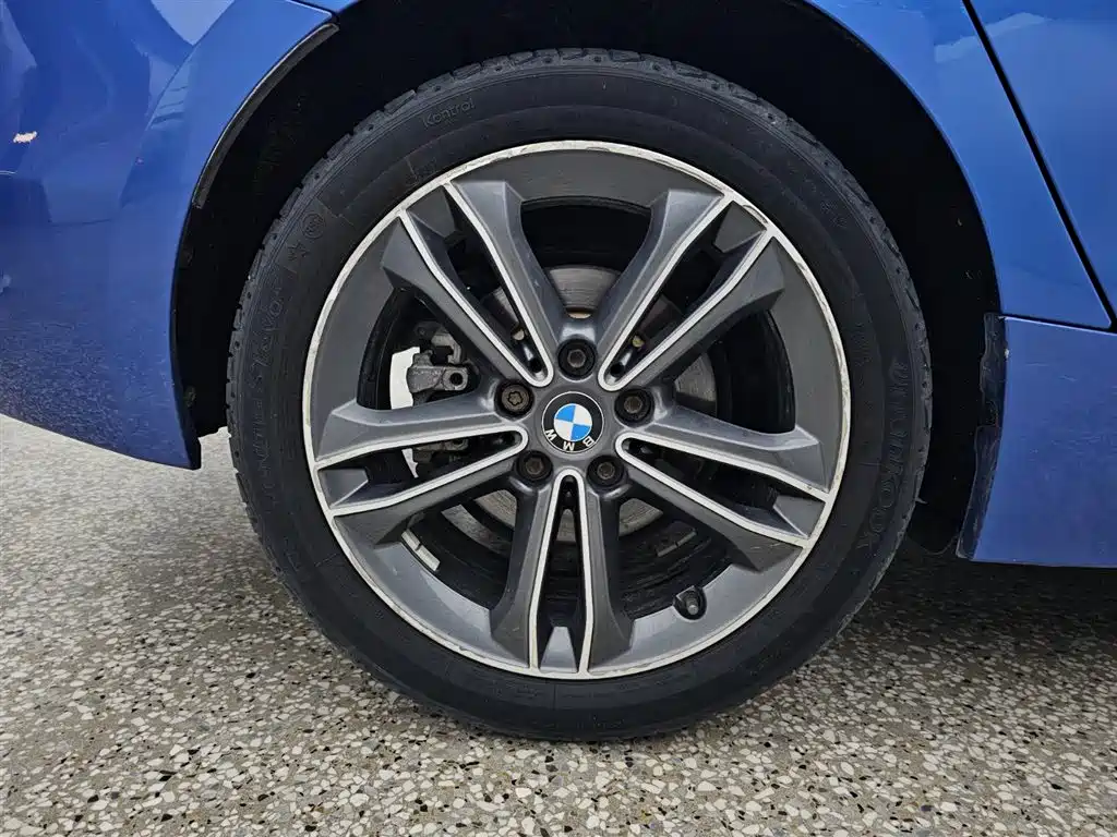 BMW 1 Series 2018 — фото 14