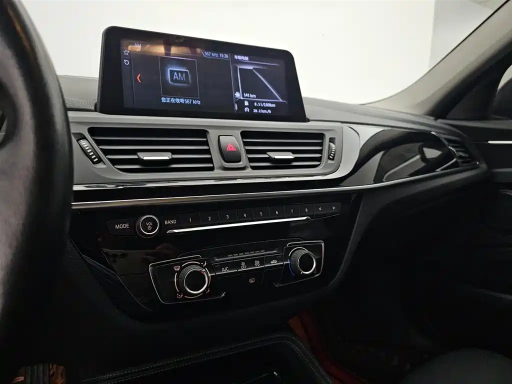 BMW 1 Series 2018 — фото 11