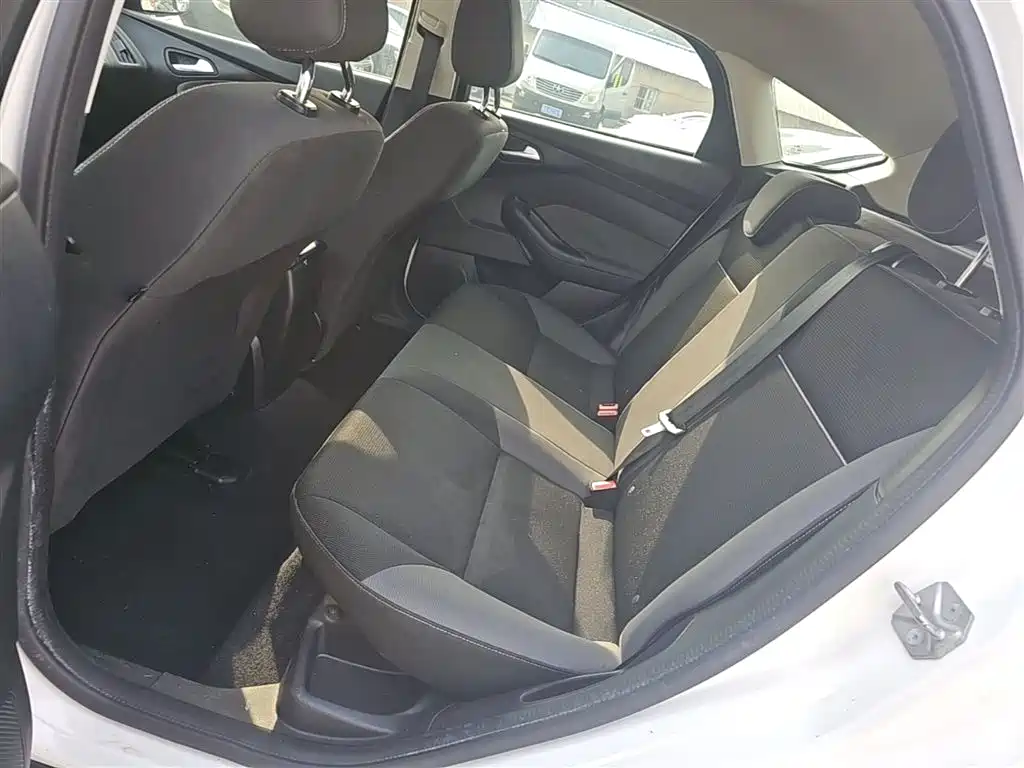 Ford Focus 2014 — фото 17