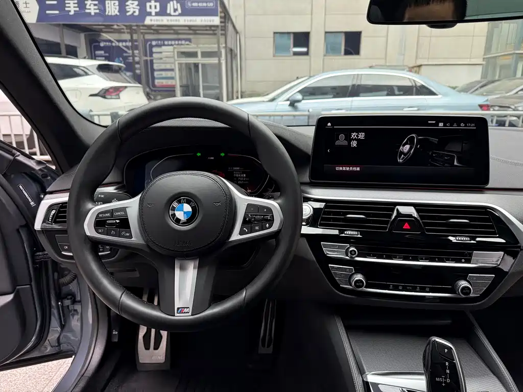 BMW 5 Series 2022 — фото 14