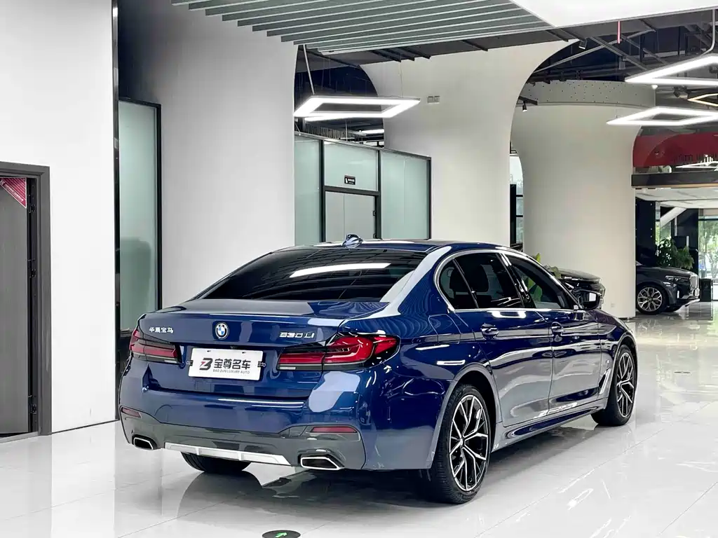 BMW 5 Series 2022 — фото 16