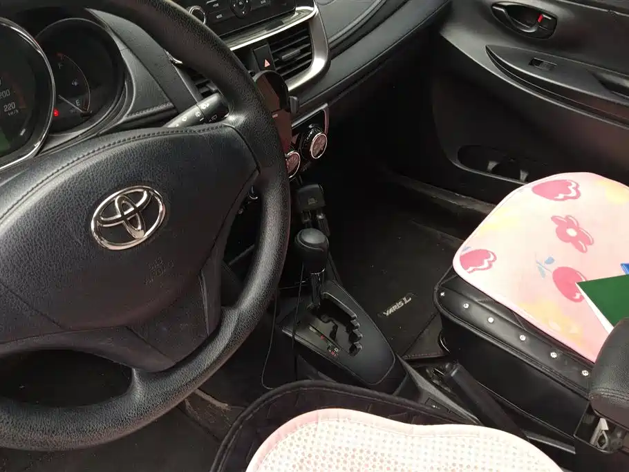 Toyota Yaris L 2021 — фото 16