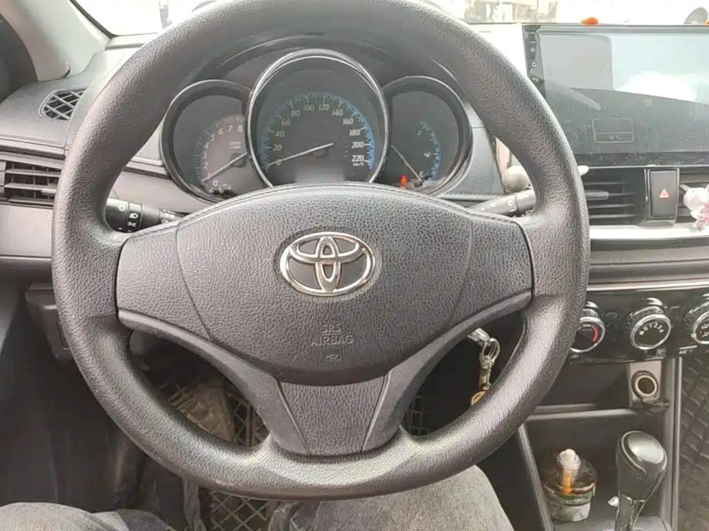 Toyota Yaris L 2017 — фото 11