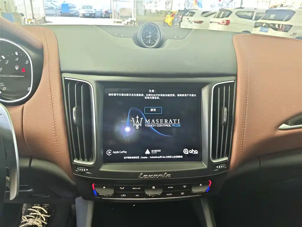 Maserati Levante 2018 — фото 9