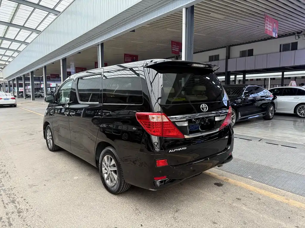 Toyota Alphard 2014 — фото 25