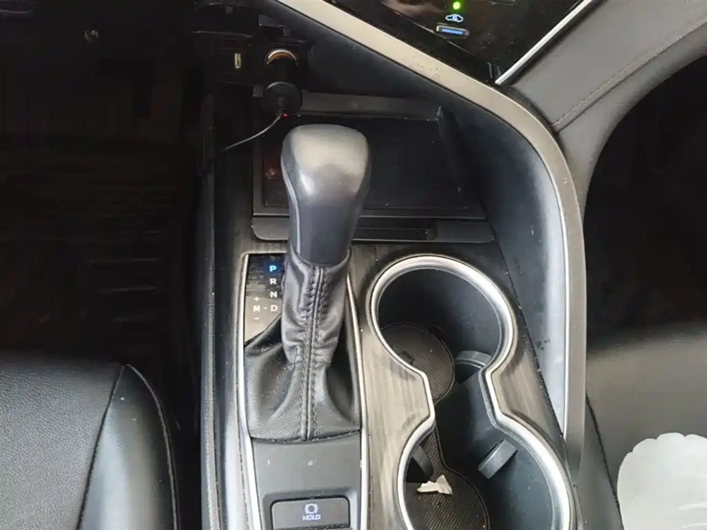 Toyota Camry 2022 — фото 14