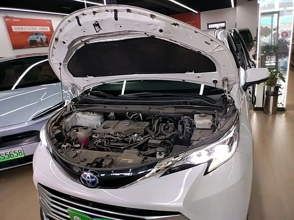 Toyota Sienna 2023 — фото 20