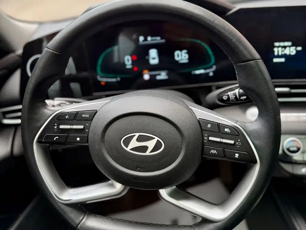 Hyundai Elantra 2023 — фото 21