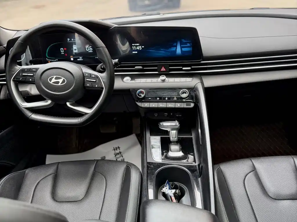 Hyundai Elantra 2023 — фото 22