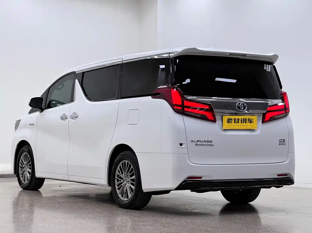 Toyota Alphard 2022 — фото 7