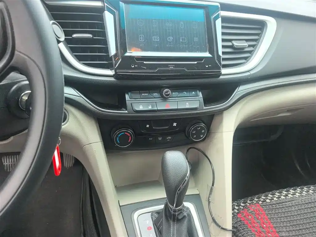 Buick Excelle 2015 — фото 13