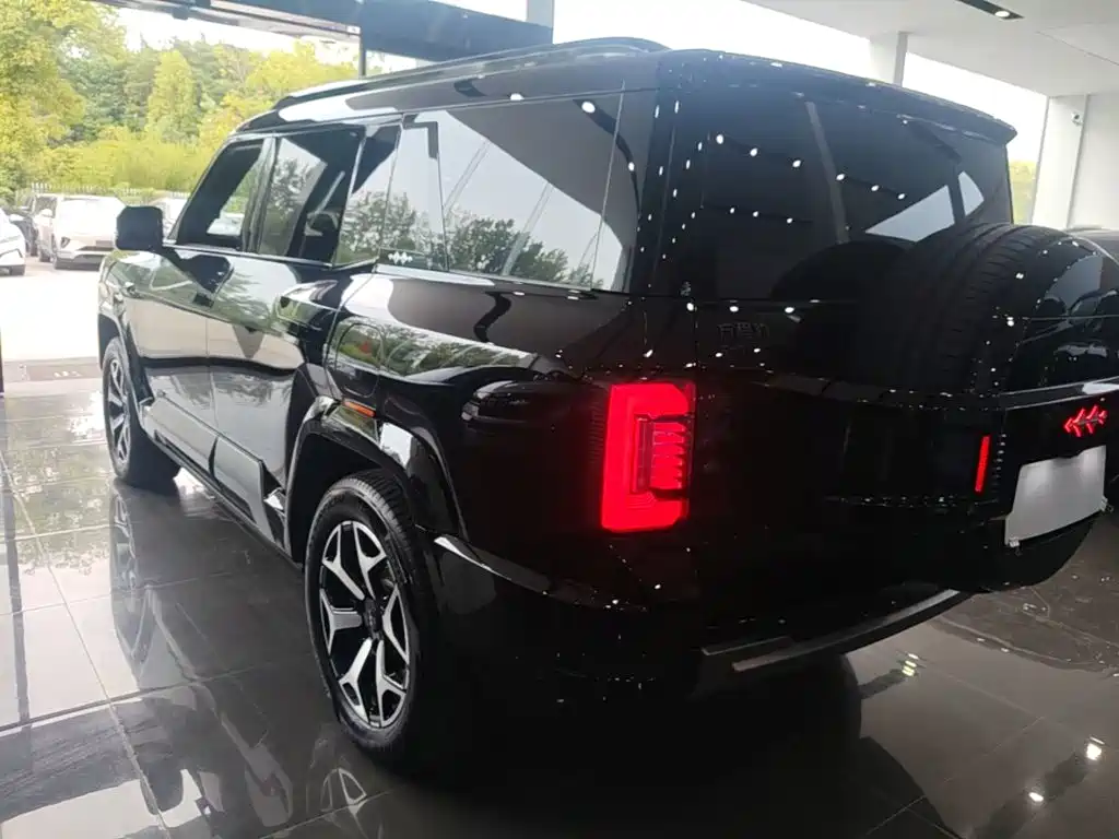 Fang Cheng Bao Leopard 8 2025
