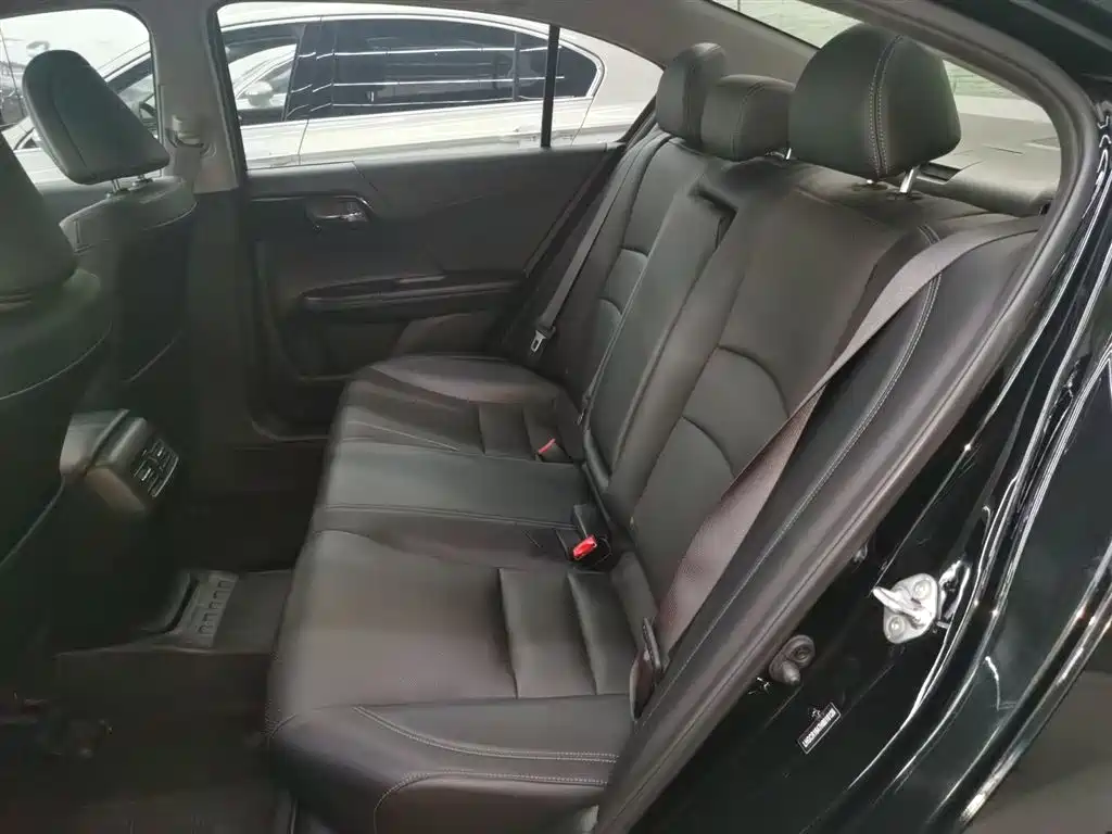 Honda Accord 2017 — фото 13