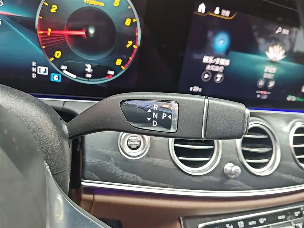 Mercedes-Benz E-Class 2022 — фото 14