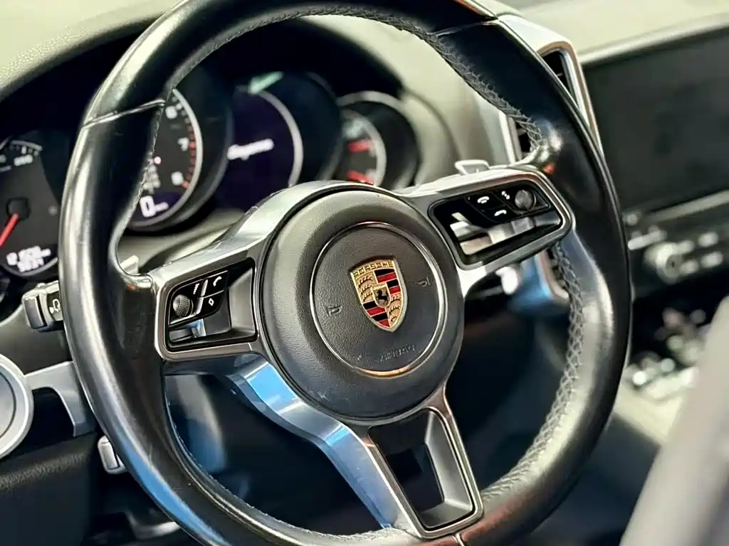 Porsche Cayenne 2016 — фото 8